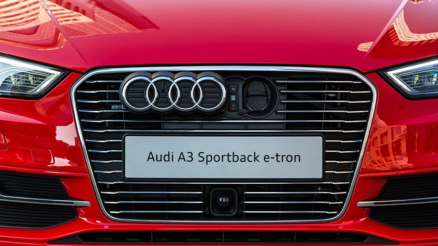 Логотип Audi A3 Sportback e-tron (8V) 2015 года  (NA) (фото 20 из 25)